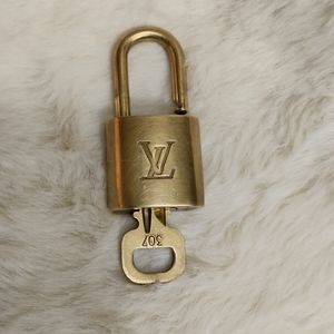 307 Lv Lock & Key